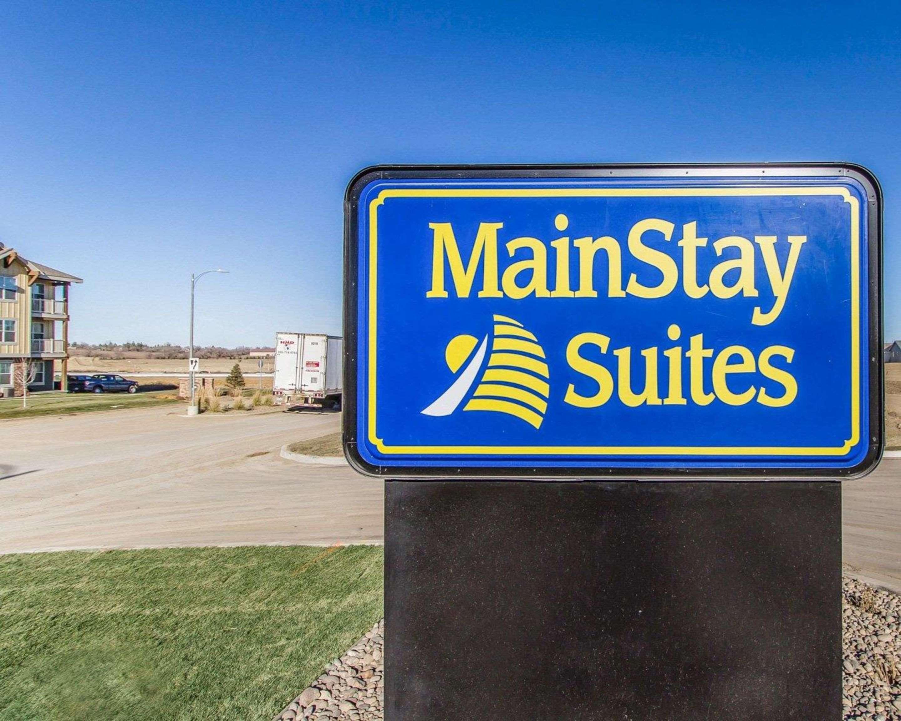 Mainstay Suites Watford City - Event Center Exterior foto
