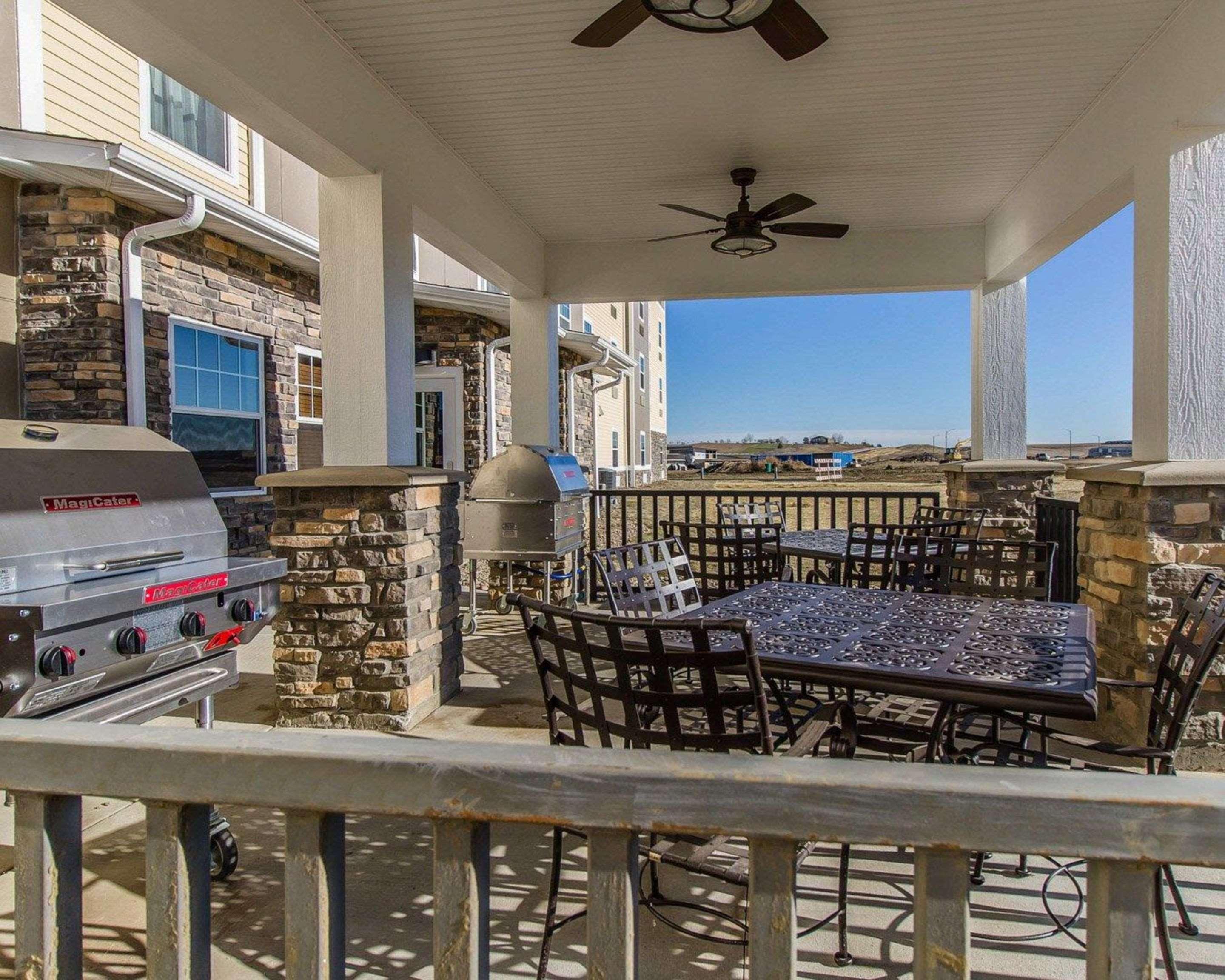 Mainstay Suites Watford City - Event Center Exterior foto